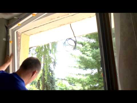 Video: Inštalácia PVC okien v drevenom dome - využitie nových technológií pri usporiadaní vidieckeho domu