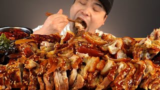 Thánh ăn mukbang ăn thịt chân giò rắc vừng thơm ngon béo ngậy