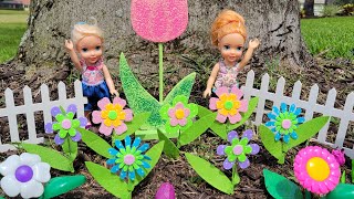 Spring flowers ! Elsa & Anna toddlers are having fun outdoors - Barbie dolls - sand pit