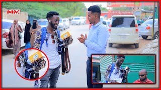 Wiil muruq maal ah oo Codkiisa kusoo jiitay boqolaal qof.