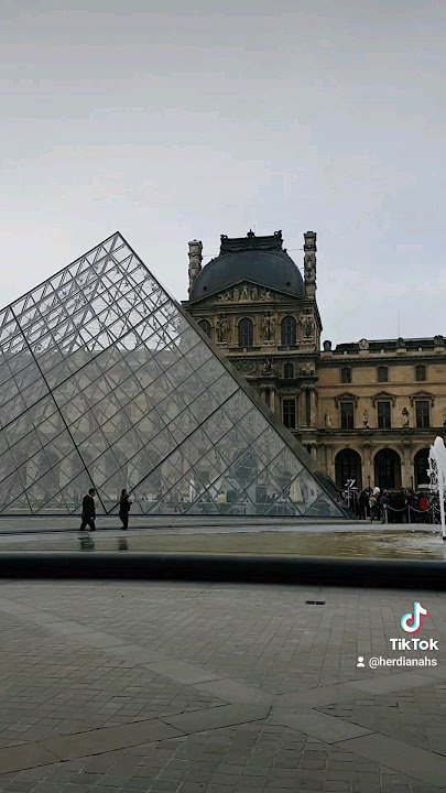 Trip to #Paris 🇫🇷 @herdianasurachman8593 #DeluxshionistTravel #ParisTrip #europetrip