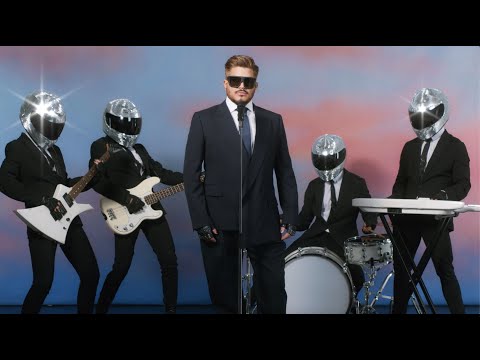 Смотреть клип Adam Lambert - Holding Out For A Hero