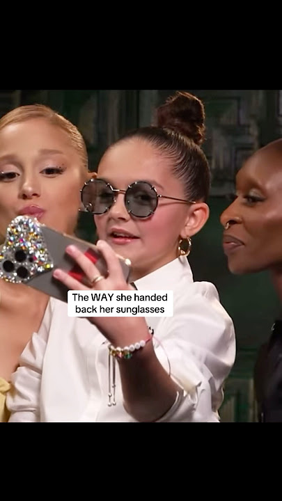 They way she handed back Ariana’s SUNGLASSES! #shorts #arianagrande #shortsfeed #fyp #viralvideo