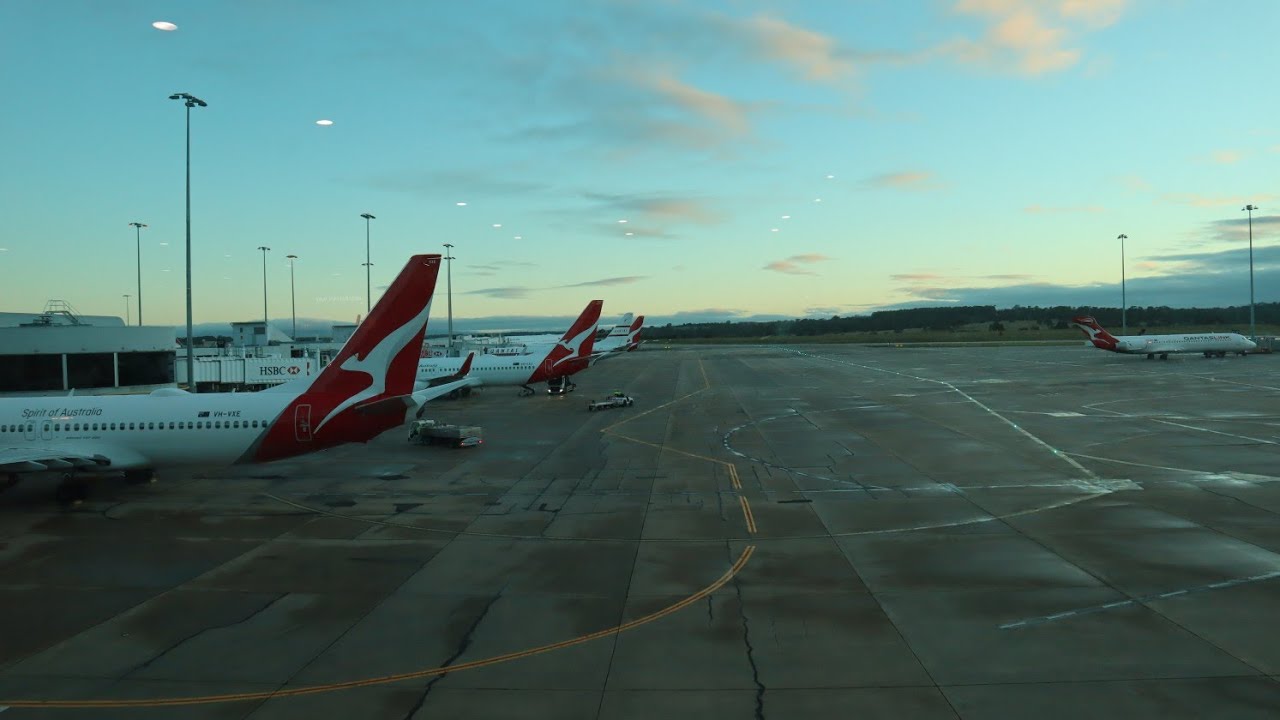 Qantas Flight Review Melbourne to Brisbane in Economy YouTube