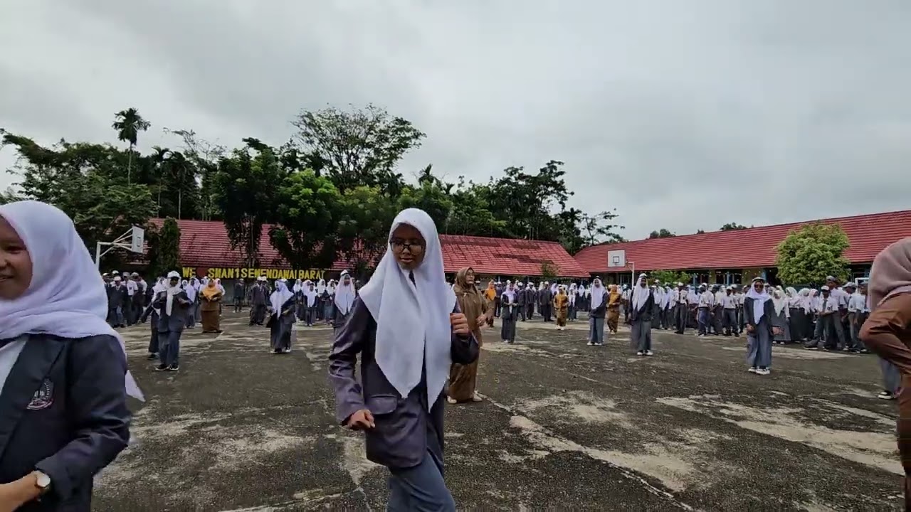 Senam Indonesia Hebat _ SMA Negeri 1 Semendawai Barat