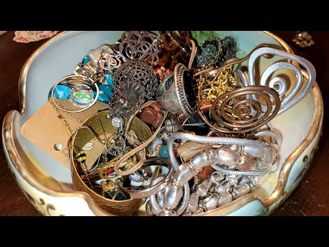 $25 Vintage Bowl Of Stunning Jewelry  #vintagefinds #vintage #jewelry #finds #crystals 