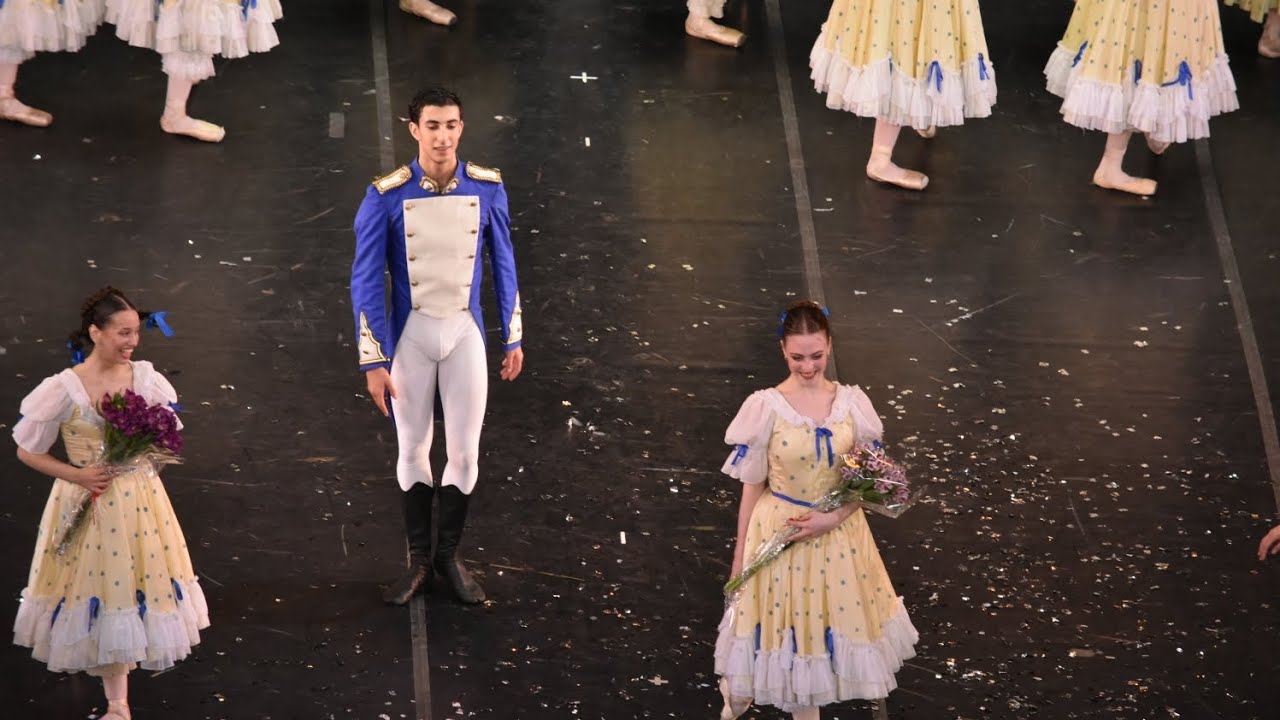 Baile de graduados función 20 de octubre (Pau Miguez/ Txaro Manen)