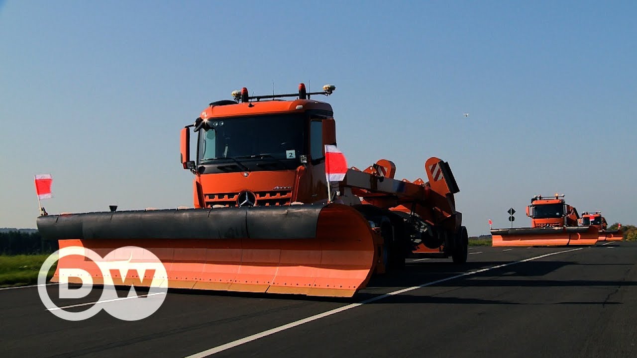 Mercedes automatisierte Schneeräumfahrzeugflotte | DW Deutsch
