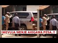 Picha Zavuja Wenje Akiwa Na Wajumbe Akigawa Pesa Achaguliwe Picha Zavuja Wenje Akiwa Na Wajumbe Akigawa Pesa Achaguliwe