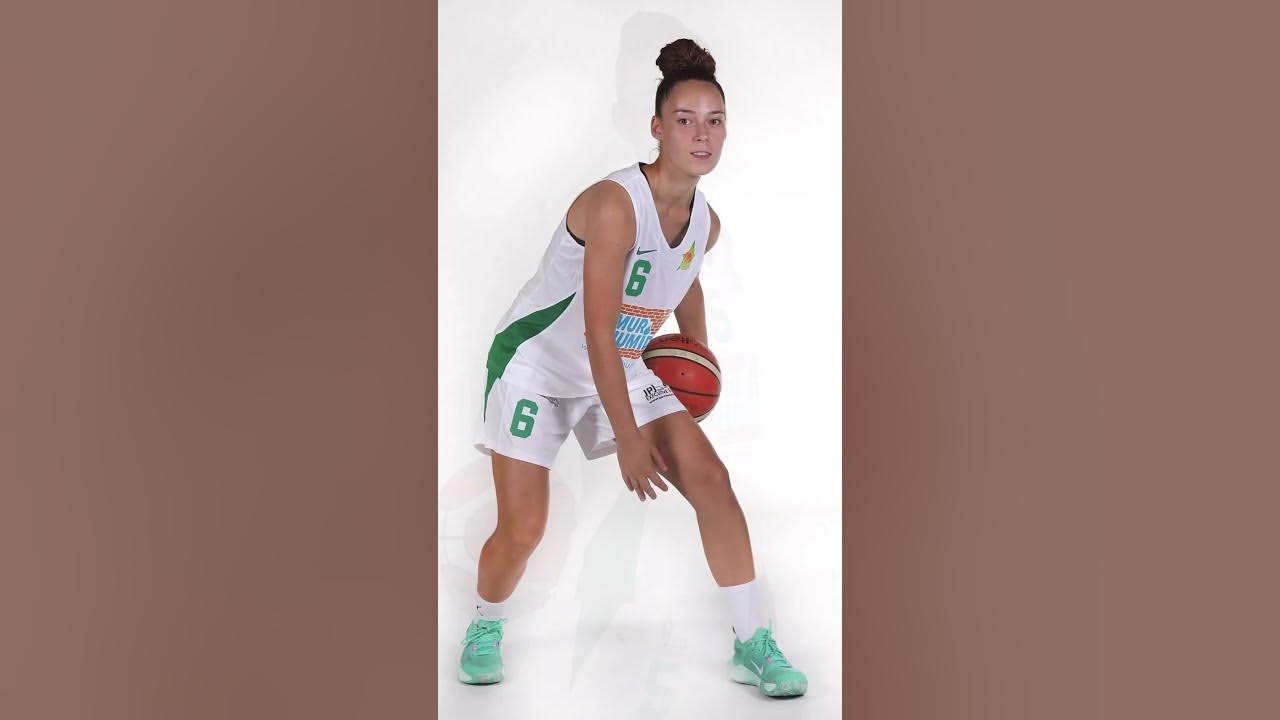 Tous les licenciés du Carqueiranne Var Basket derrière l'équipe NAT3