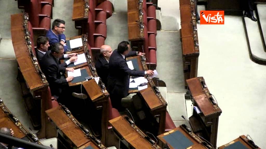 20 08 13 BAGARRE BUONANNO LEGA A BOLDRINI CHE DEVE ANDARE AL MARE LEI RISPONDE  VISTATV AGENZIA