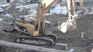 Cat 385BL moving dirt [HD]
