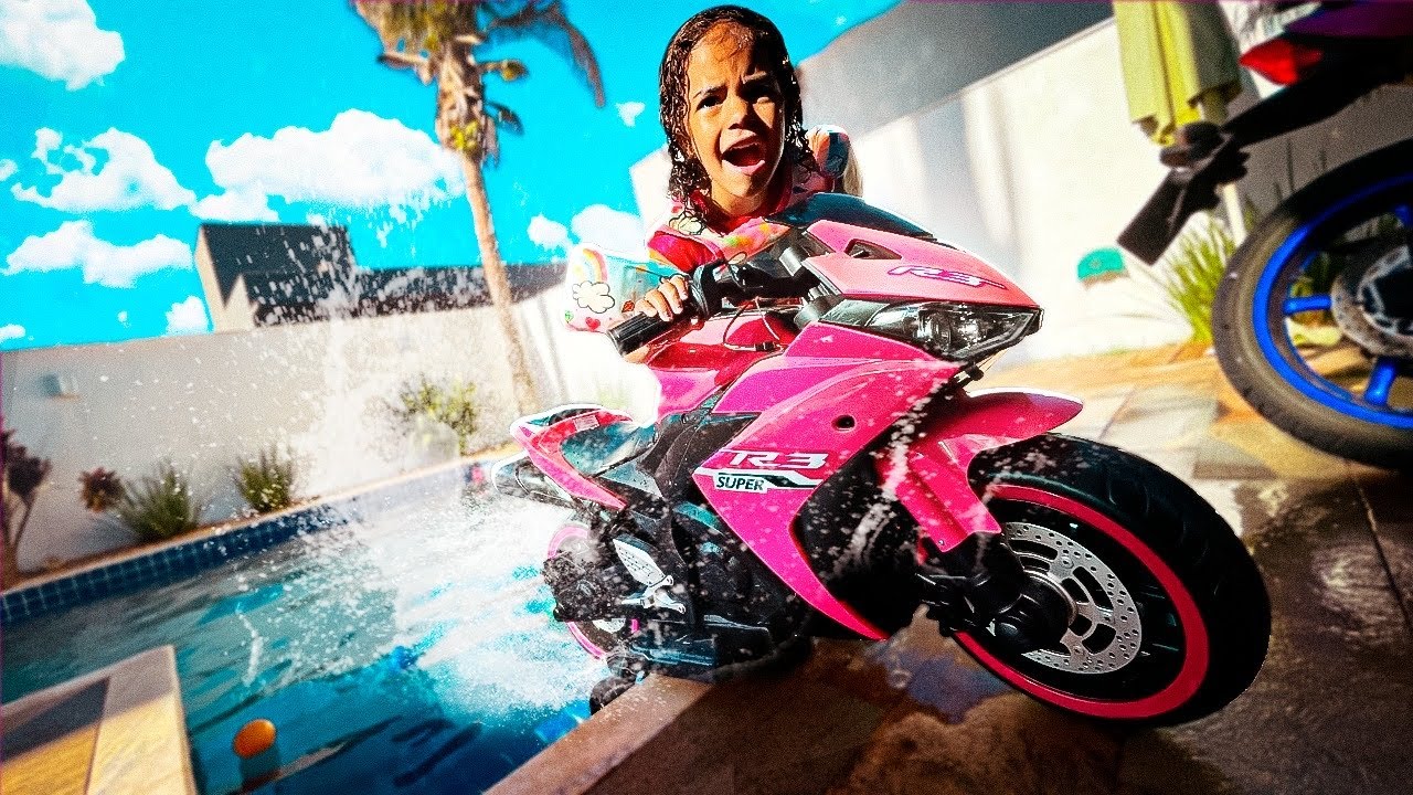 CASCATA NA PISCINA COM A MINHA MOTO R3 - * pior cascata da história *