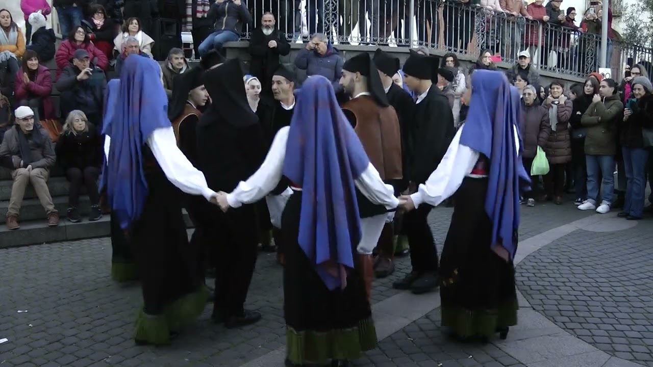 ==CANTIGOS IN CARRELA== =Gruppo Folk Ammentos Lussurzesos - Ballu cantadu=   (10)