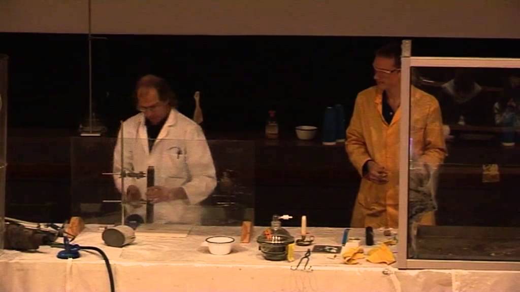 Fire and Flame 44 - Hydrogen and Chlorine Bang