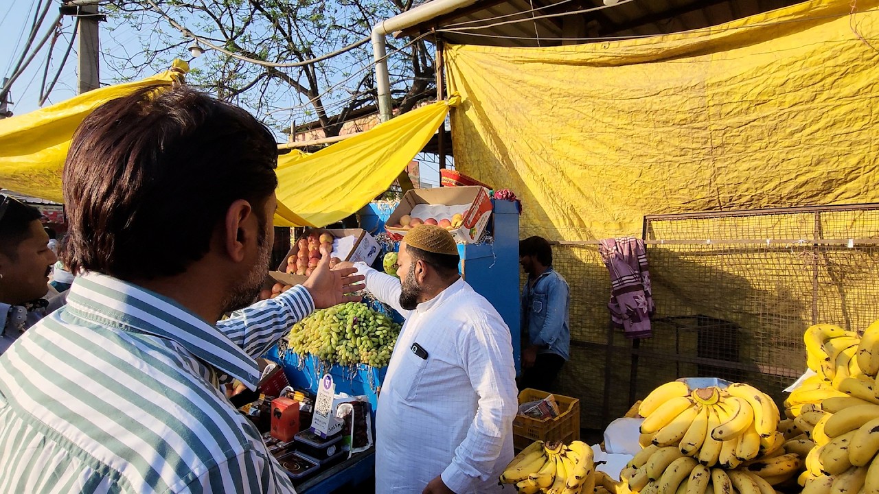 बाठ ने निकाली दुकानदार की हेकड़ी, तुम्हे ज्यादा हंसी आ रही है क्या? पीछे हटो यहां से।
