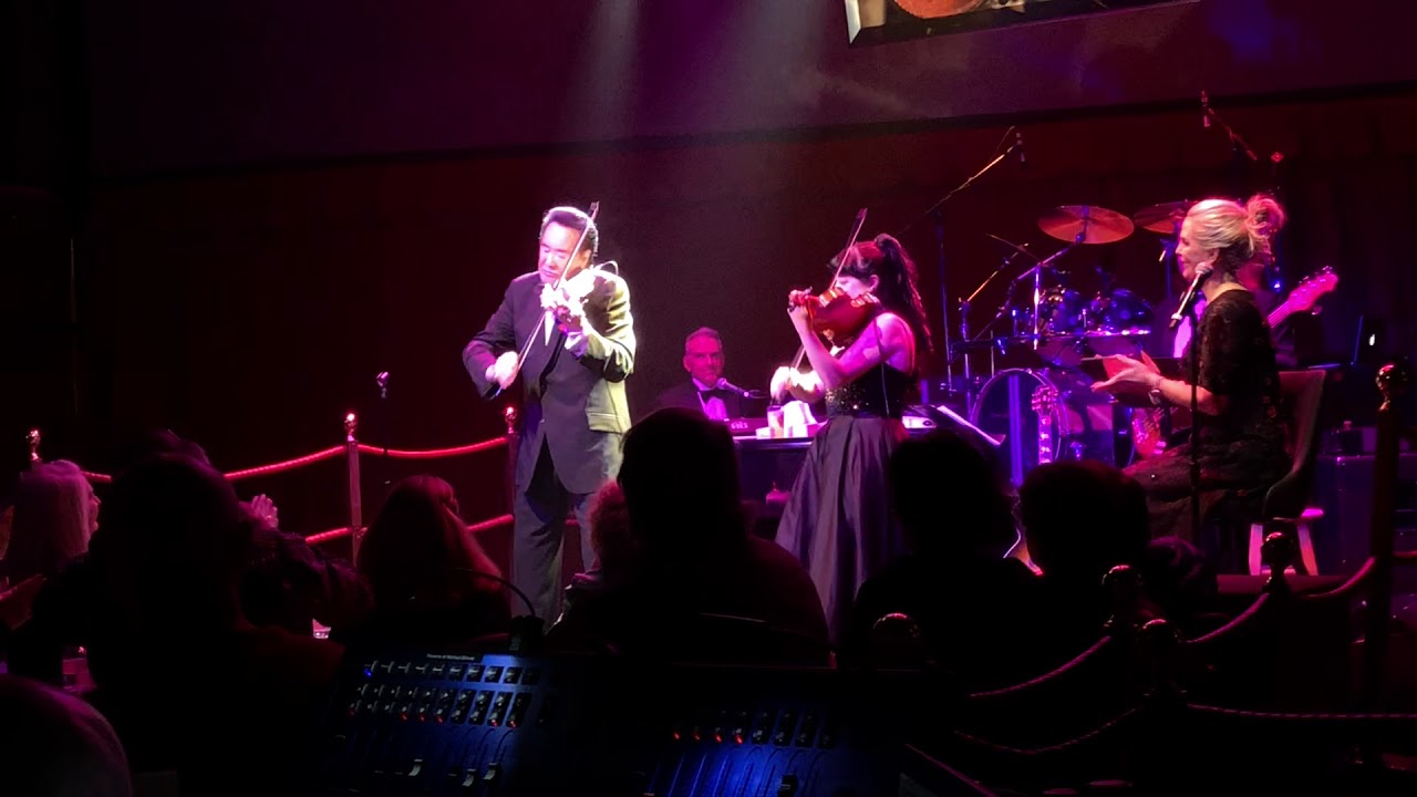 Guarda Lead Violinist, Michelle touring with Wayne Newton su YouTube Guarda Lead Violinist, Michelle touring with Wayne Newton su YouTube