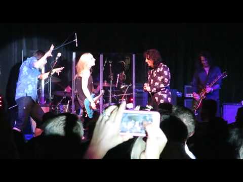 Schools Out performed by Alice cooper Jim Carrey New Years Maui