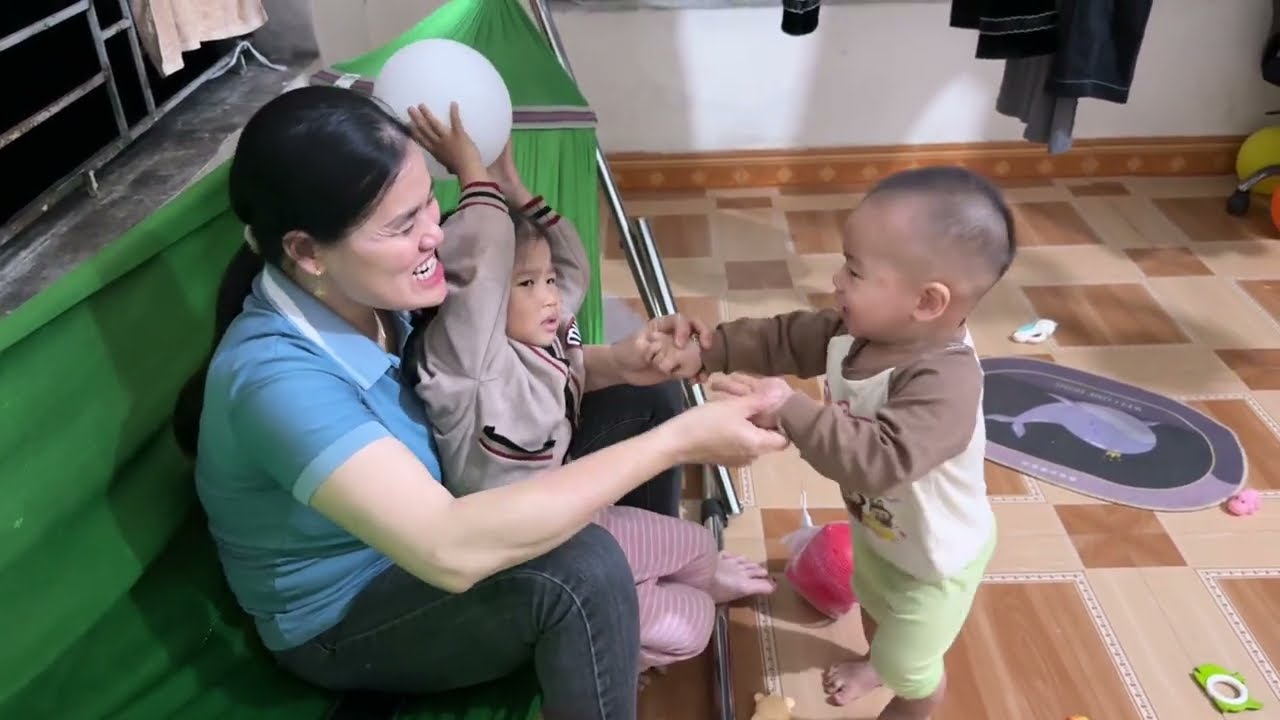 Coca Kh.óc Thét Khi Thấy Bà Nội Bế Người Khác 