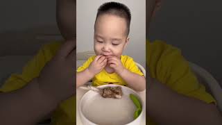 人类幼崽沉浸式吃饭#宝宝吃饭 #自主进食 #萌宝小吃货 #干饭宝宝上线