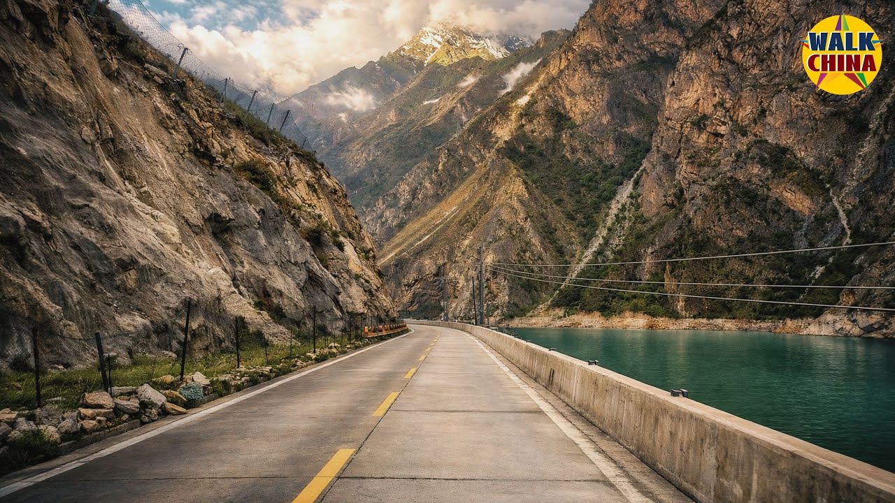 Отвесные скалы, тибетские деревни, расположившиеся вдоль реки — Шоссе каньона реки Даду: S217