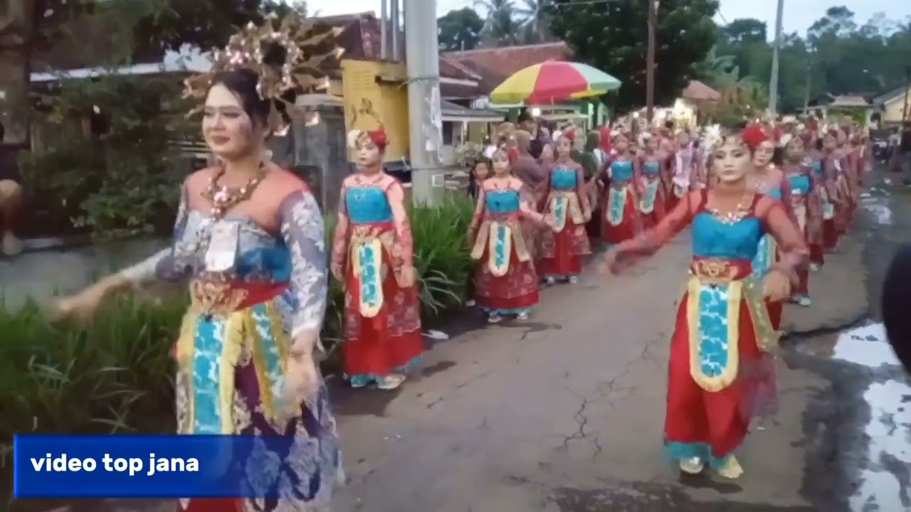 Penonton santuy sambil nunggu peserta karnaval klakah 2025 #videotopjana 