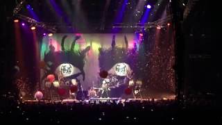 Alice Cooper, “School's Out” Live Milwaukee WI 8/7/15 Clip only