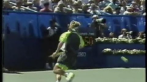 Agassi INCREDIBLE nolook backhand 1990