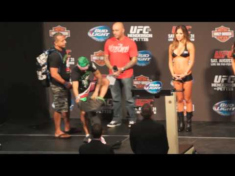 Tim Elliott vs Louis Gaudinot fight footage