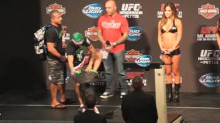 UFC 164: Tim Elliott vs.  Louis Gaudinot  - Weigh-In