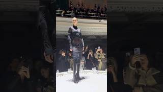 Bella Hadid walking for Burberry FW22 #viral #model #runway #fashion