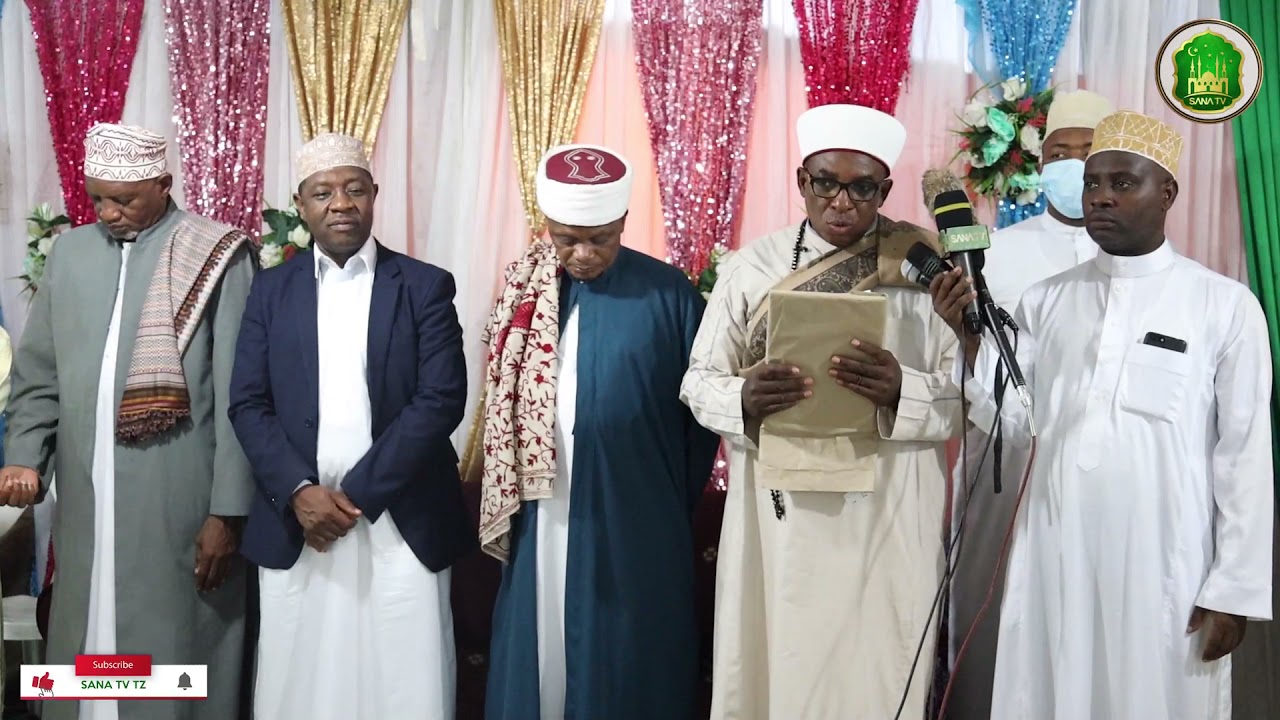 TUKIO LA UGAWAJI WA SHAHADA KWA WAHITIMU WA KWANZA CHUO CHA DARUL - MAARIF ( BAKWATA )