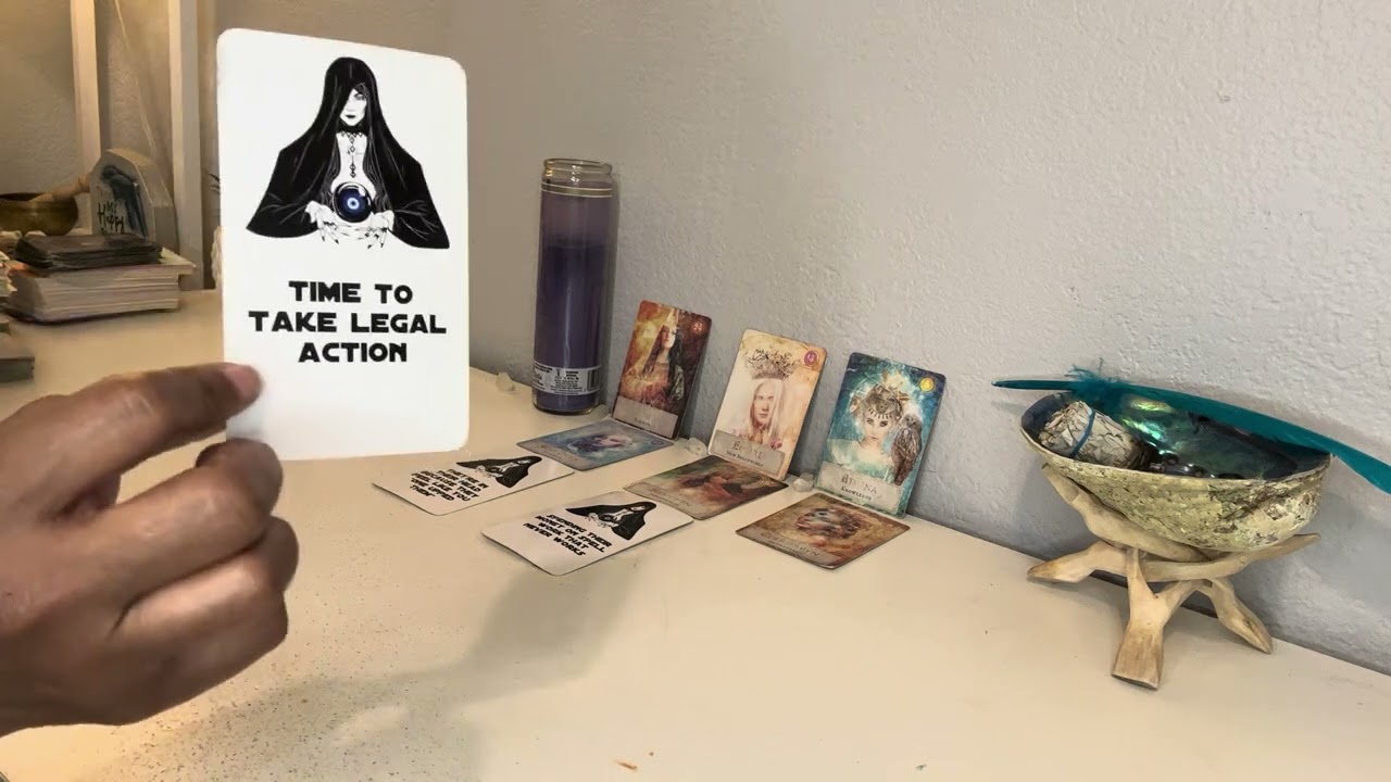 Следующей пройдет бывшая подруга — она связана с этим человеком 🫢