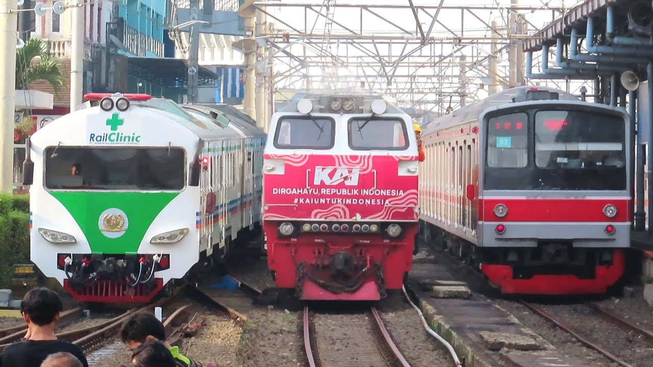 PASUKAN KERETA API PAGI PADATI STASIUN KOTA BOGOR !! Momen Spesial Ada Kereta Luar Biasa Rail Clinic