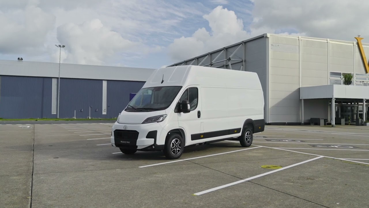 2024 Toyota Proace MAX Comfort H3L4 BEV Design Preview in White