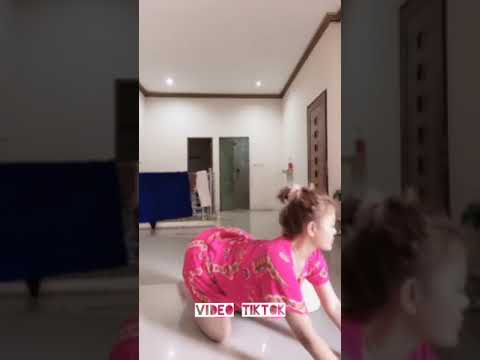 Tante montok Body Semok pake Daster goyang TikTok gunung gede