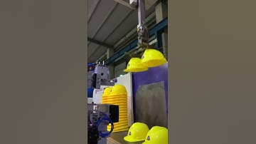 CARTESIAN ROBOT or robotic arm of injection moldig machine for helmet with labelling and runner cut