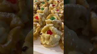 Rose di carnevale un fritto farcito con crema pasticcera e canditi