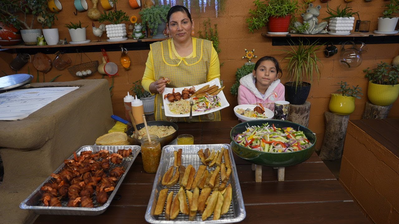RECOMIENDO MIS CAMARONES A LA GABARDINA ENSALADA FRESCA Y ARROZ BLANCO SALSA Y ADEREZO AL GUSTO
