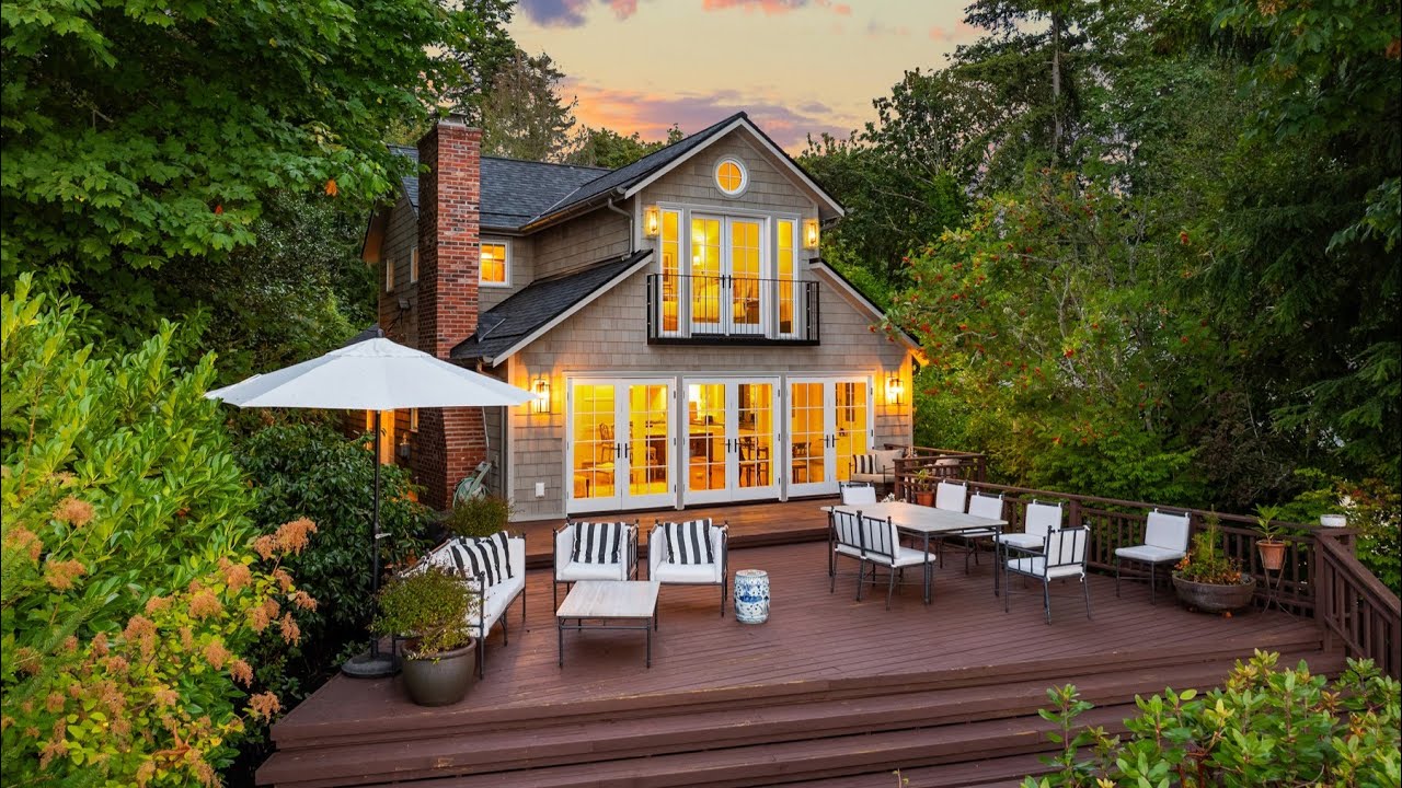 Waterfront, Luxurious Contemporary Finishes on Bainbridge Island - 11570 Logg Rd NE