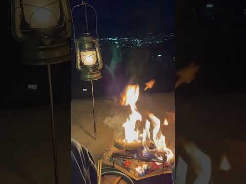 ソロキャンプ　夜景と焚き火