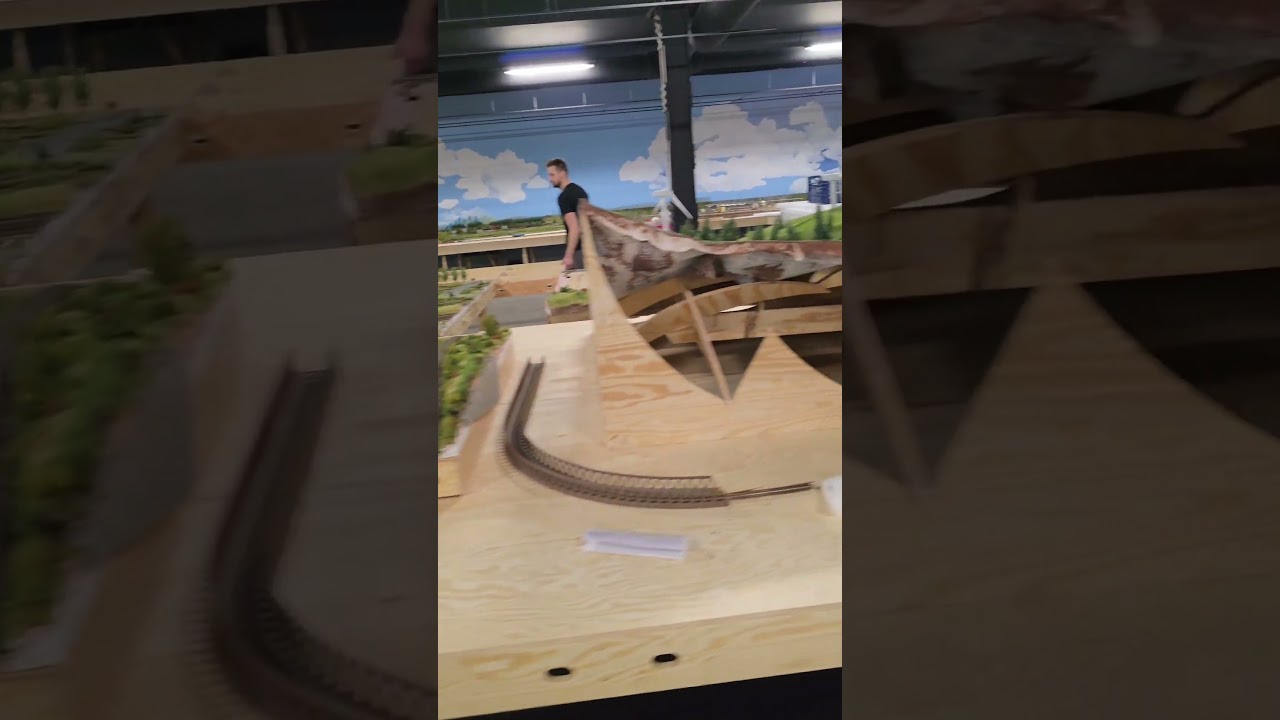 😲 Zobacz, ile się zmieniło w zaledwie 30 dni!Od pustej hali do wielkiej budowy Giga Makiety Polski!