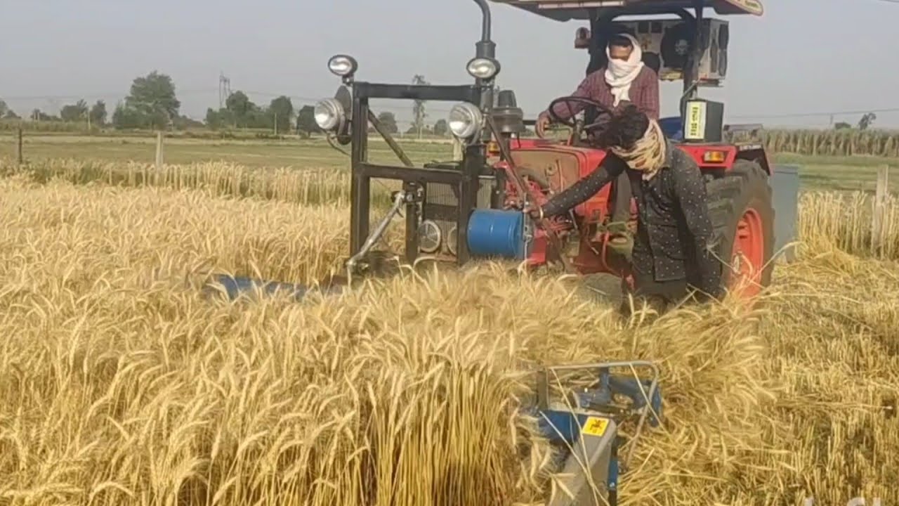 गेहूं काटने बांधने की BCS कंपनी की रीपर बाइंडर मशीन ट्रैक्टर पर आगे की तरफ फिटिंग देखिए इसका कार्य