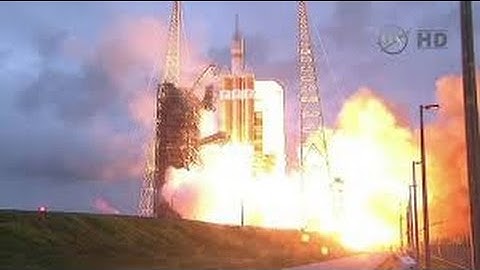 Orion spaceship makes splashdown