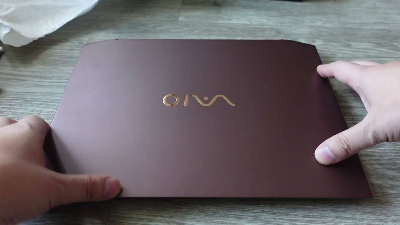 VAIO SX14-R vs Fujitsu FMV U59 comparison - Two great Japanese ultrabooks go at it!