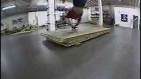 Daewon Song Hand Stand