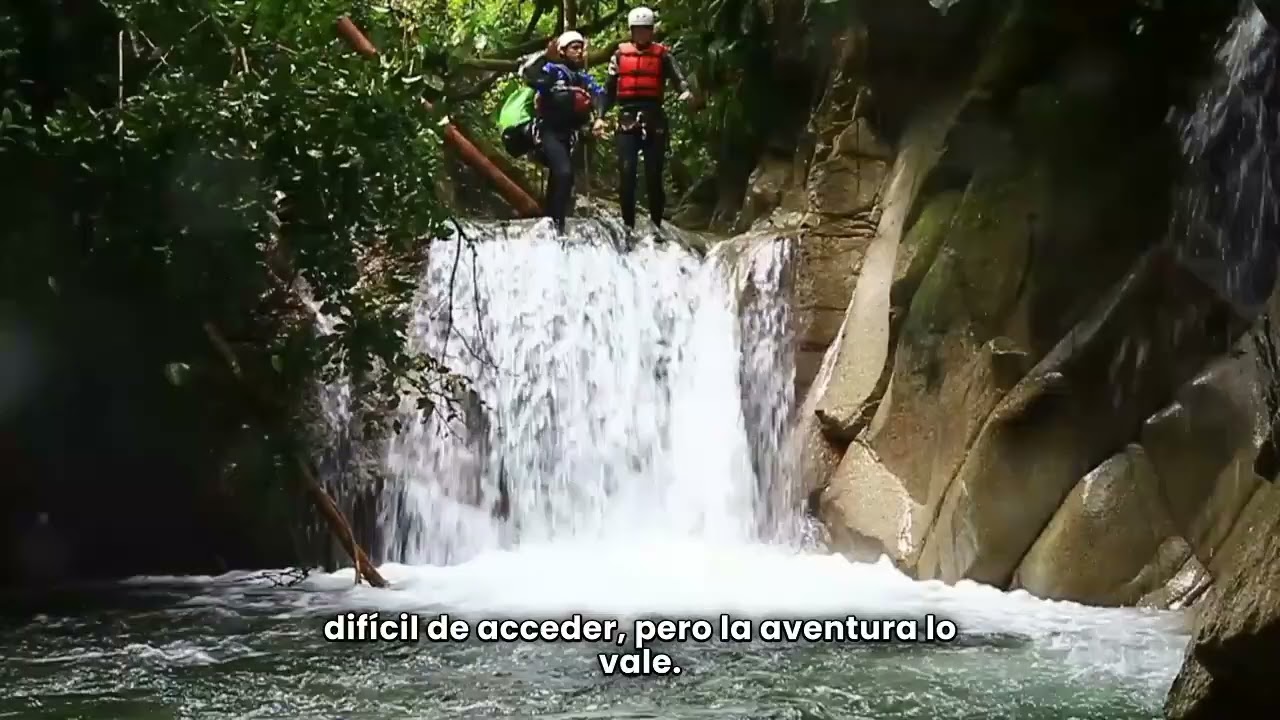"Maravilla Escondida: Descubre las Cataratas de las Tres Hermanas en Perú"