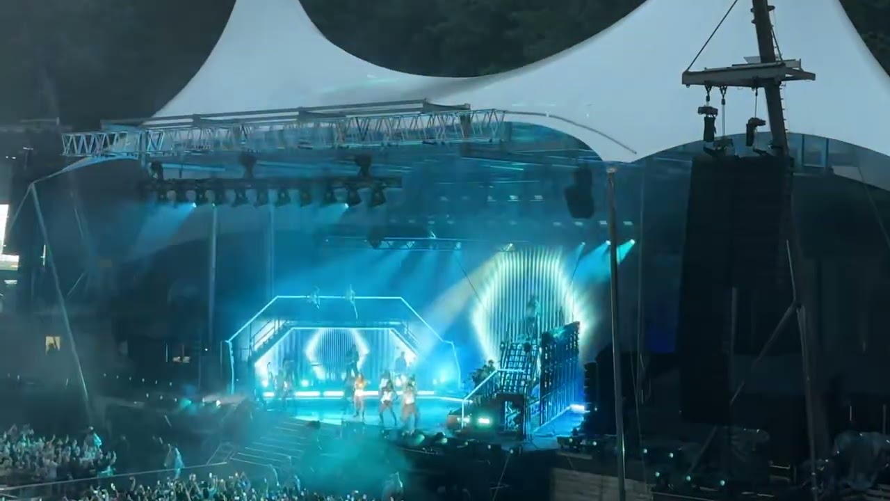 Dua Lipa - „Physical“ Live Waldbühne Berlin 05.06.2024
