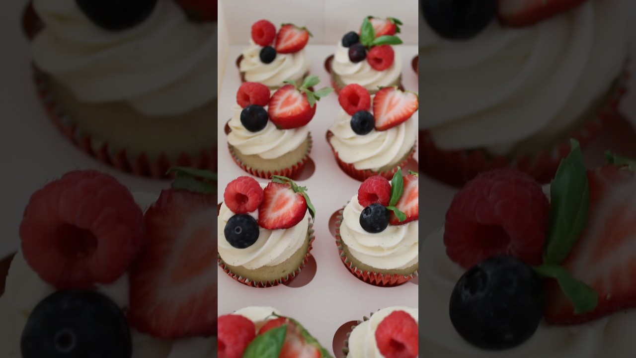 Berry Chantilly 🧁Cupcakes con Crema Chantilly y Frutos rojos 