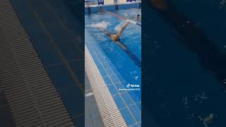 تعليم السباحه للكبار عمل نموذج لسباحة الحره